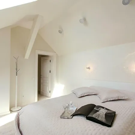 Modern Penthouse In The City Center Apartmán